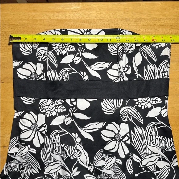 White House Black Market Bustier - Picture 2 of 12